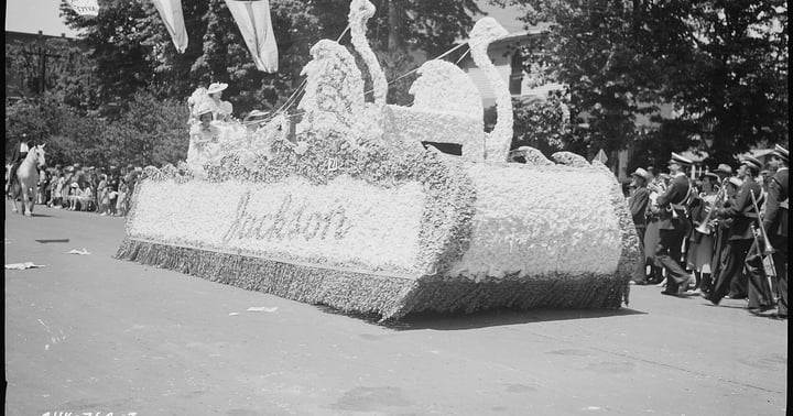 A Strawberry Festival parade float from Jackson, Tennessee