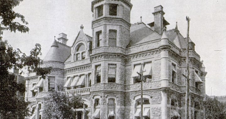 The Lexington, Kentucky, post office around 1901