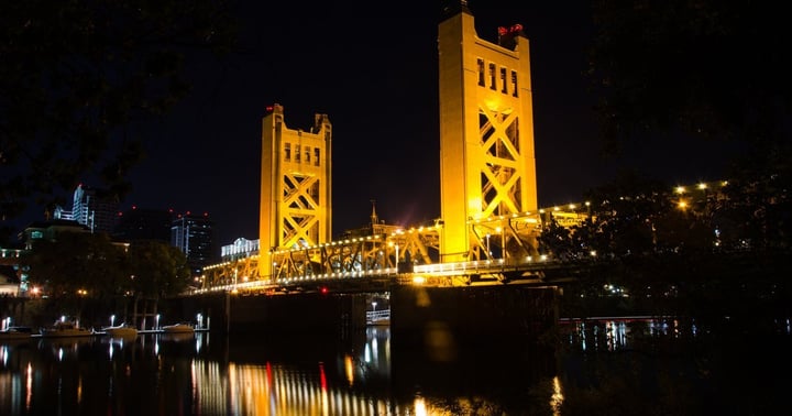Tower Bridge in Sacramento at night