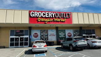 A Grocery Outlet store front